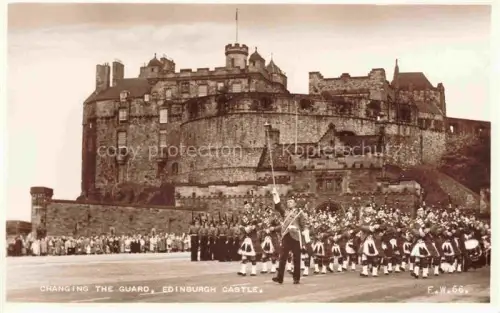 AK / Ansichtskarte EDINBURGH  SCOTLAND UK Castle Changing The Guard 