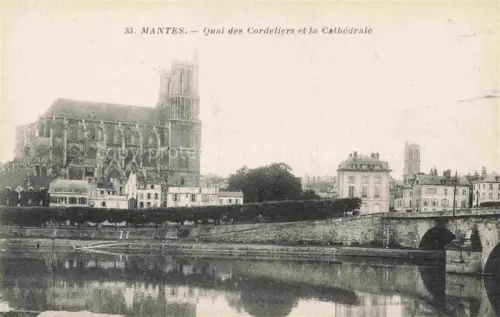 AK / Ansichtskarte Mantes-la-Ville Mantes-la-Ville 78 Yvelines Quai des Cordeliers la Cathedrale 
