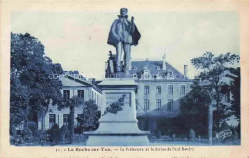 AK / Ansichtskarte LA ROCHE-SUR-YON 85 Vendee La Prefecture et la Statue de Paul Baudry