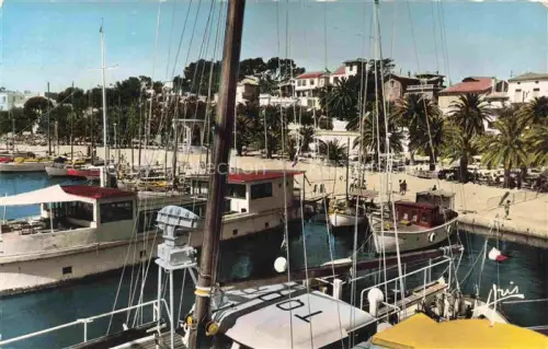 AK / Ansichtskarte BANDOL-SUR-MER TOULON 83 Var Yachts dans le Port
