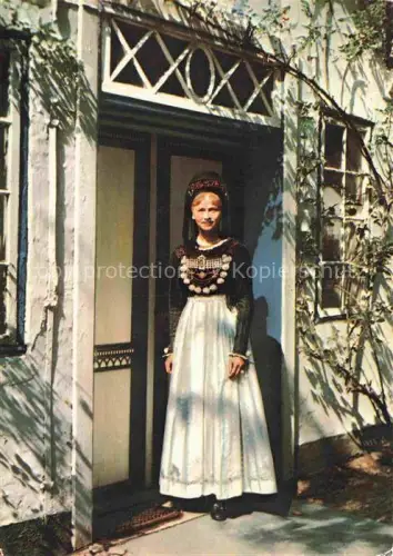 AK / Ansichtskarte FoeHR Nordseeinsel Schleswig-Holstein Junge Friesin