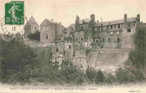 AK / Ansichtskarte Saint-Valery-sur-Somme Maisons baties sur les anciens remparts 