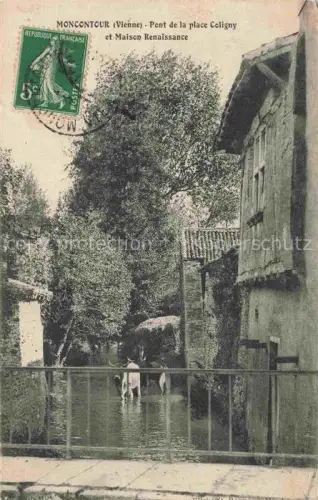 AK / Ansichtskarte Moncontour Chatellerault 86 Vienne Pont de la place Coligny et Maison Renaissance