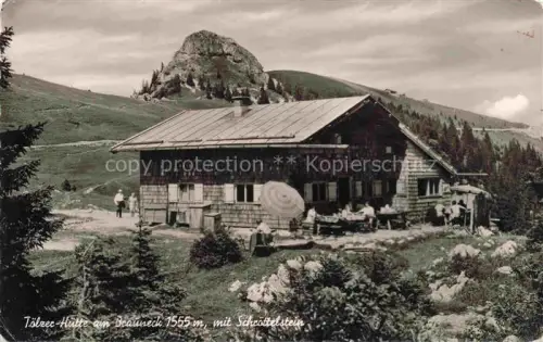 AK / Ansichtskarte Toelzer Huette Toelzerhuette 1500m Brauneck Lenggries Bayern mit Schroettelstein