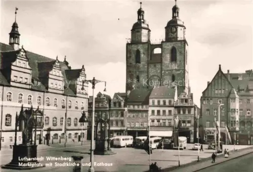 AK / Ansichtskarte WITTENBERG  Lutherstadt Sachsen-Anhalt Marktplatz mit Stadtkirche und Rathaus 