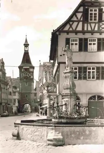 AK / Ansichtskarte Winnenden Marktbrunnen mit Schwaikheimer Turm 