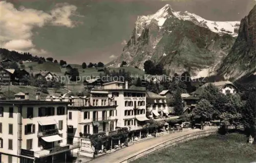 AK / Ansichtskarte Grindelwald BE Dorfpartie beim Bahnhof mit Wetterhorn