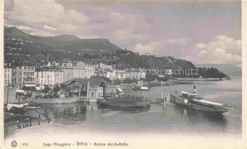 AK / Ansichtskarte Intra Verbania Lago Maggiore Verbano-Cusio-Ossola Piemonte IT Arrivo del battello