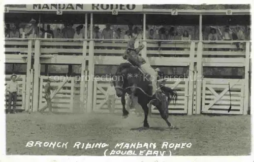 AK / Ansichtskarte Bismarck North Dakota USA Bronck Riding Mandan Rodeo