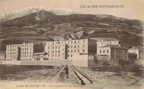 AK / Ansichtskarte Barcelonnette 04 Alpes-de-Haute-Provence Vue générale des casernes