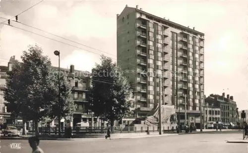 AK / Ansichtskarte SAINT-ETIENNE  ST-ETIENNE 42 Loire Place et Residence Locarno Le Monument aux Morts