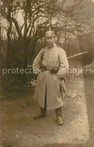 AK / Ansichtskarte WK1 Militaria Deutschland Soldat Foto Gewehr Portrait