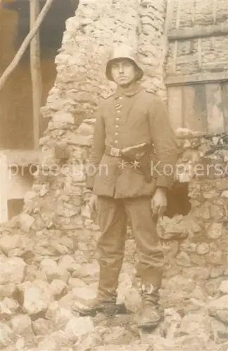 AK / Ansichtskarte WK1 Militaria Belgien Belgie Foto Soldat Pistole Schaft Stahlhelm
