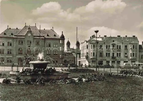 AK / Ansichtskarte Levice Lewenz SK Motiv Stadtzentrum Brunnen