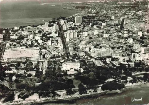 AK / Ansichtskarte DAKAR Senegal La Corniche et l'Avenue de la République vue aérienne