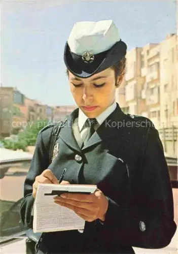 AK / Ansichtskarte Tel-Aviv-Jaffa Israel Policiere reglant la circulation