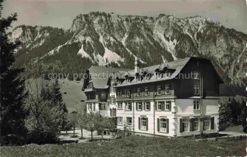 AK / Ansichtskarte Grimmialp BE Kurheim Diemtigtal Blick gegen Maeniggrat Berner Alpen