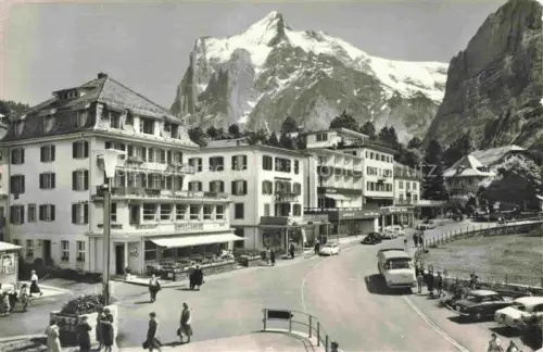 AK / Ansichtskarte Grindelwald BE Motiv im Ortszentrum Blick gegen Wetterhorn