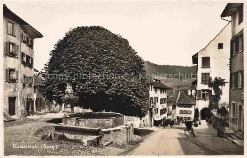 AK / Ansichtskarte Kaiserstuhl AG Ortspartie mit Brunnen