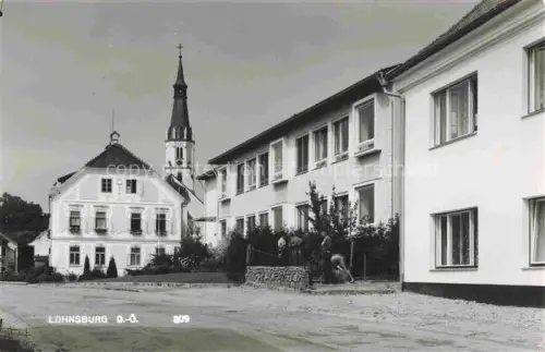 AK / Ansichtskarte Lohnsburg Kobernausserwald Oberoesterreich AT Ortszentrum Blick zur Kirche