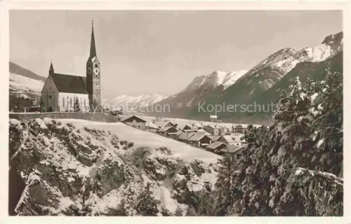 AK / Ansichtskarte Schuls Scuol GR Teilansicht mit Kirche Alpen