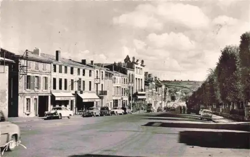 AK / Ansichtskarte Saint-Maixent-l Ecole Avenue Gambetta