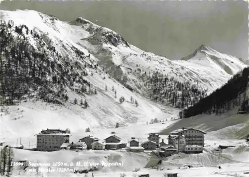 AK / Ansichtskarte Samnaun Dorf GR Panorama Blick gegen Piz Muttler
