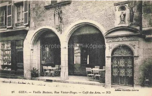 AK / Ansichtskarte Gien Montargis 45 Loiret Vieille Maison Rue Victor Hugo Café des Arts