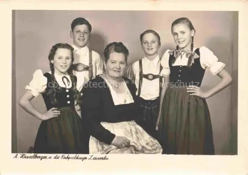 AK / Ansichtskarte Ruhpolding Bayern A. Hasselberger und die Ruhpoldinger Zeiserln Gruppenbild