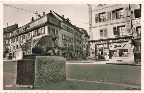 AK / Ansichtskarte Porrentruy JU Motiv Stadtzentrum Skulptur Denkmal
