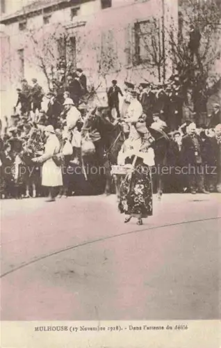 AK / Ansichtskarte MULHOUSE Muehlhausen 68 Haut-Rhin 17 November 1918 dans l'attente de défilé
