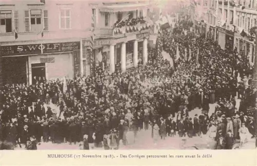 AK / Ansichtskarte MULHOUSE Muehlhausen 68 Haut-Rhin 17 November 1918 Des Cortèges parcourent les rues avant le défilé