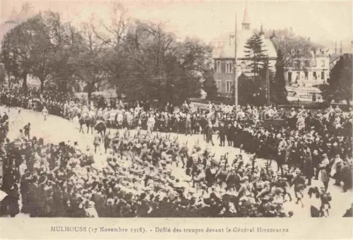 AK / Ansichtskarte MULHOUSE Muehlhausen 68 Haut-Rhin 17 November 1918 Défilé des troupes devant le Général Hirschauer