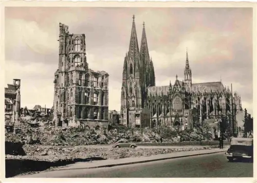 AK / Ansichtskarte KoeLN  RHEIN Blick auf Dom und Rathausruine
