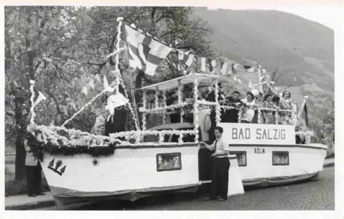 AK / Ansichtskarte Bad Salzig Boppard Rheinland-Pfalz Festumzug geschmuecktes Boot