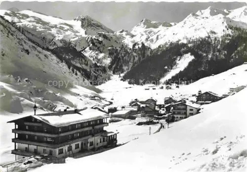 AK / Ansichtskarte Hintertux Tux Zillertal Tirol AT Hotel Alpenhof und Haus Berghof Wintersportplatz Zillertaler Alpen
