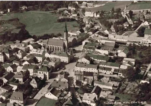 AK / Ansichtskarte Freyung Freyung-Grafenau Bayern Stadtbild mit Kirche