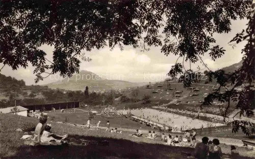 AK / Ansichtskarte Eningen Achalm Reutlingen BW Panorama Freibad mit Blick zur Achalm