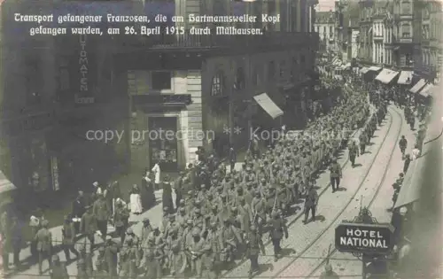 AK / Ansichtskarte Muelhausen Elsass Transport am Hartmannsweiler Kopf gefangener Franzosen 1915 Feldpost