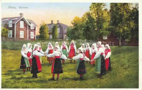 AK / Ansichtskarte Mora Dalarne Dalarnas Lan Sweden Maedchengruppe Trachten
