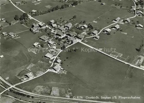 AK / Ansichtskarte Grodei St Stephan Simmental Zweisimmen BE Fliegeraufnahme