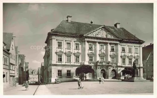 AK / Ansichtskarte Lauingen Donau Ortszentrum Rathaus Denkmal