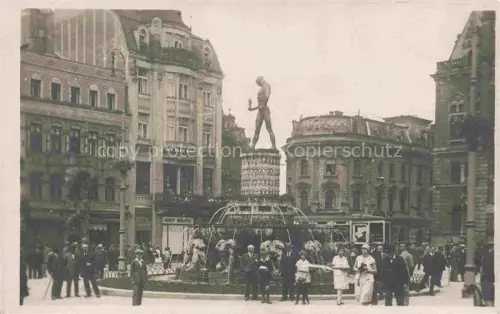 AK / Ansichtskarte LIBEREC Reichenberg CZ Motiv im Stadtzentrum Brunnen Statue