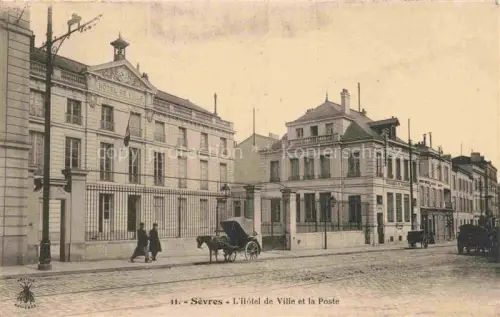 AK / Ansichtskarte Sevres Boulogne-Billancourt 92 Hauts-de-Seine Hôtel de Ville et la Poste