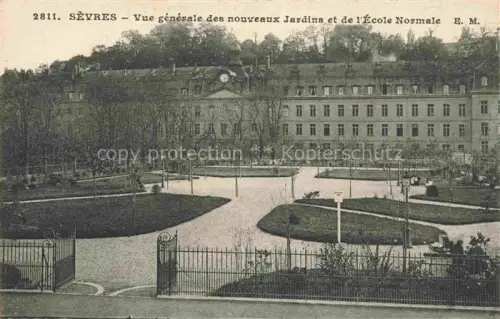 AK / Ansichtskarte Sevres Boulogne-Billancourt 92 Hauts-de-Seine Vue générale des nouveaux jardins et de l'Ecole Normale