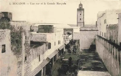 AK / Ansichtskarte Mogador Maroc Une rue et la Grande Mosquée
