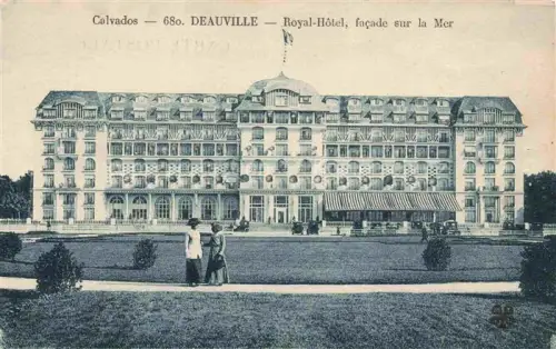 AK / Ansichtskarte DEAUVILLE-SUR-MER Lisieux 14 Calvados Royal Hôtel facade sur la mer