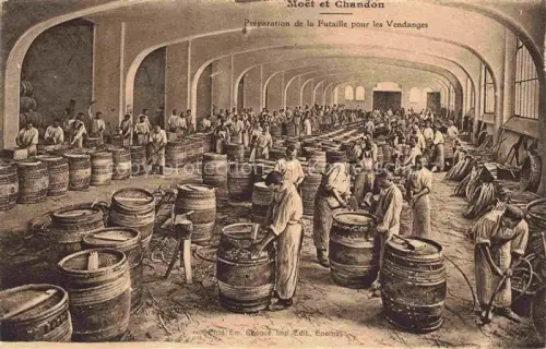 AK / Ansichtskarte EPERNAY 51 Marne Moet et Chandon Préparation de la Futaille pour les vendanges