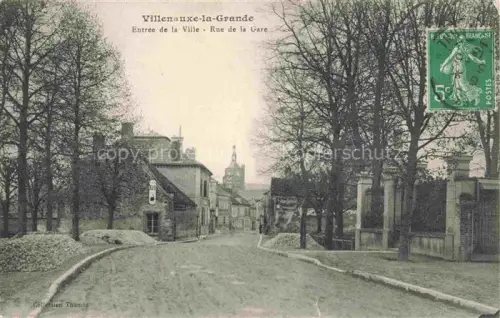 AK / Ansichtskarte Villenauxe-la-Grande Nogent-sur-Seine 10 Aube Entrée de la Ville Rue de la Gare
