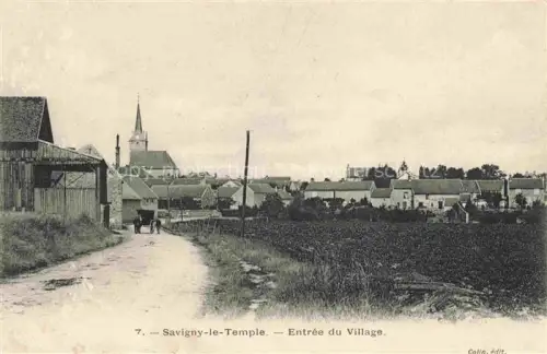 AK / Ansichtskarte Savigny-le-Temple MELUN 77 Seine-et-Marne Entrée du village